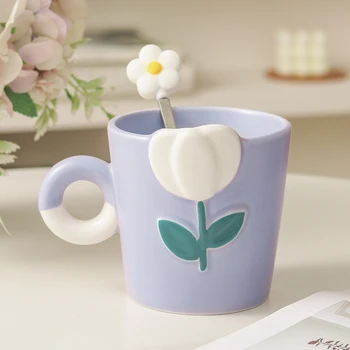 Милые кружки-тюльпаны, керамические чашки с ложками для девочек, изысканные креативные кофейные чашки, чашки для молока на завтрак, подарочная кухонная утварь.