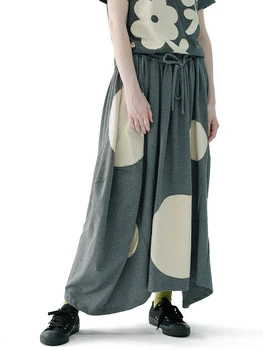 IMAKOKONI Оригинальный дизайн Серая юбка с эластичным поясом Свободная трикотажная юбка в крупный горошек 234157